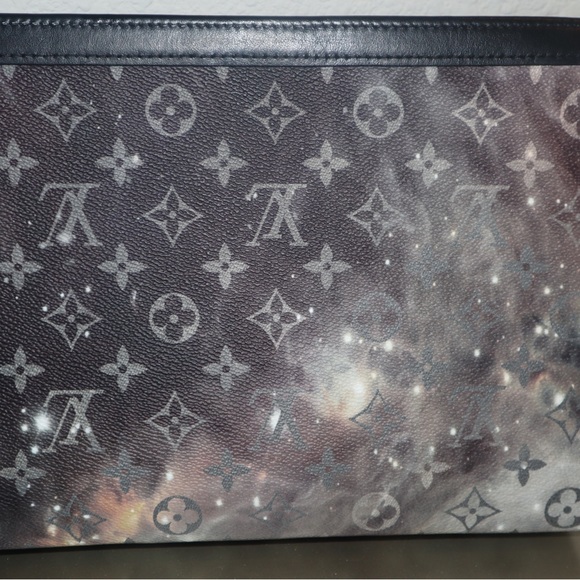RARE galaxy Louis Vuitton pouch - Picture 2 of 5